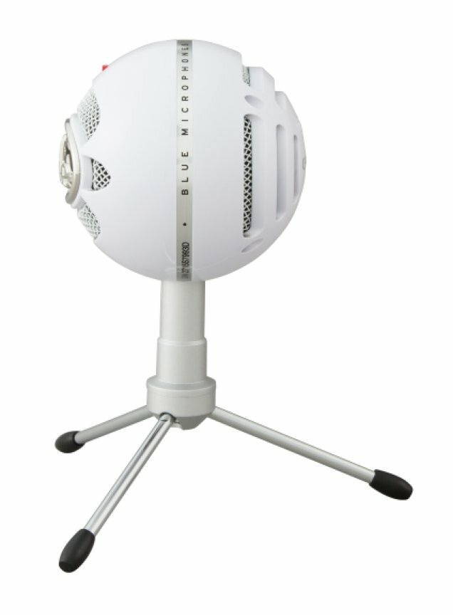 Biały mikrofon na statywie. Mikrofon jest kulisty z marką 'BLUE MICROPHONE'.