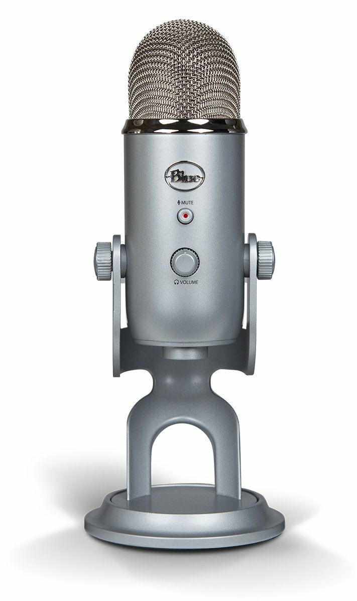 Mikrofon USB Blue Yeti. Jest srebrny i ma regulację głośności i wyciszenia.