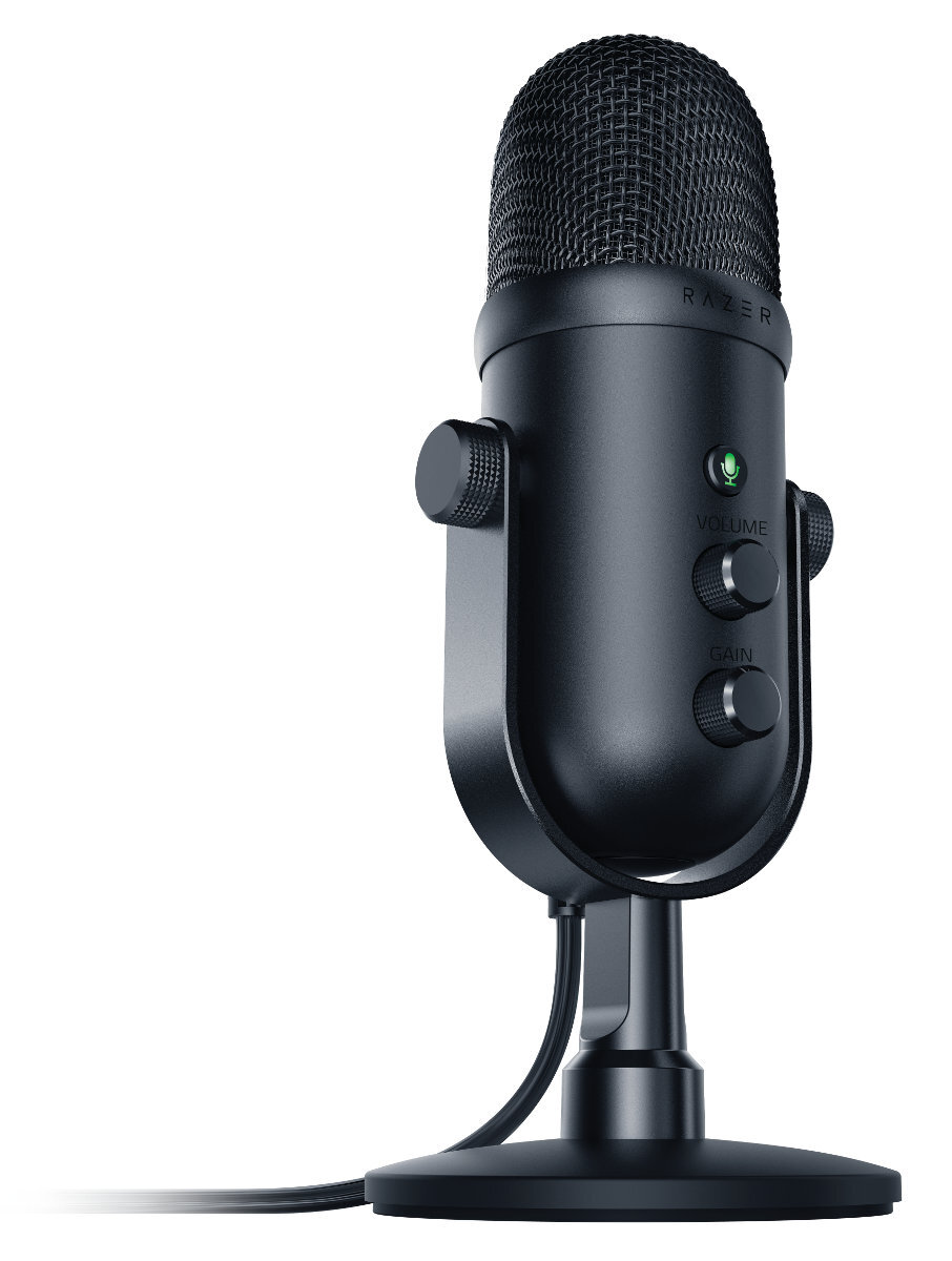 Czarny mikrofon Razer na statywie. Na mikrofonie znajdują się regulatory głośności i wzmocnienia.