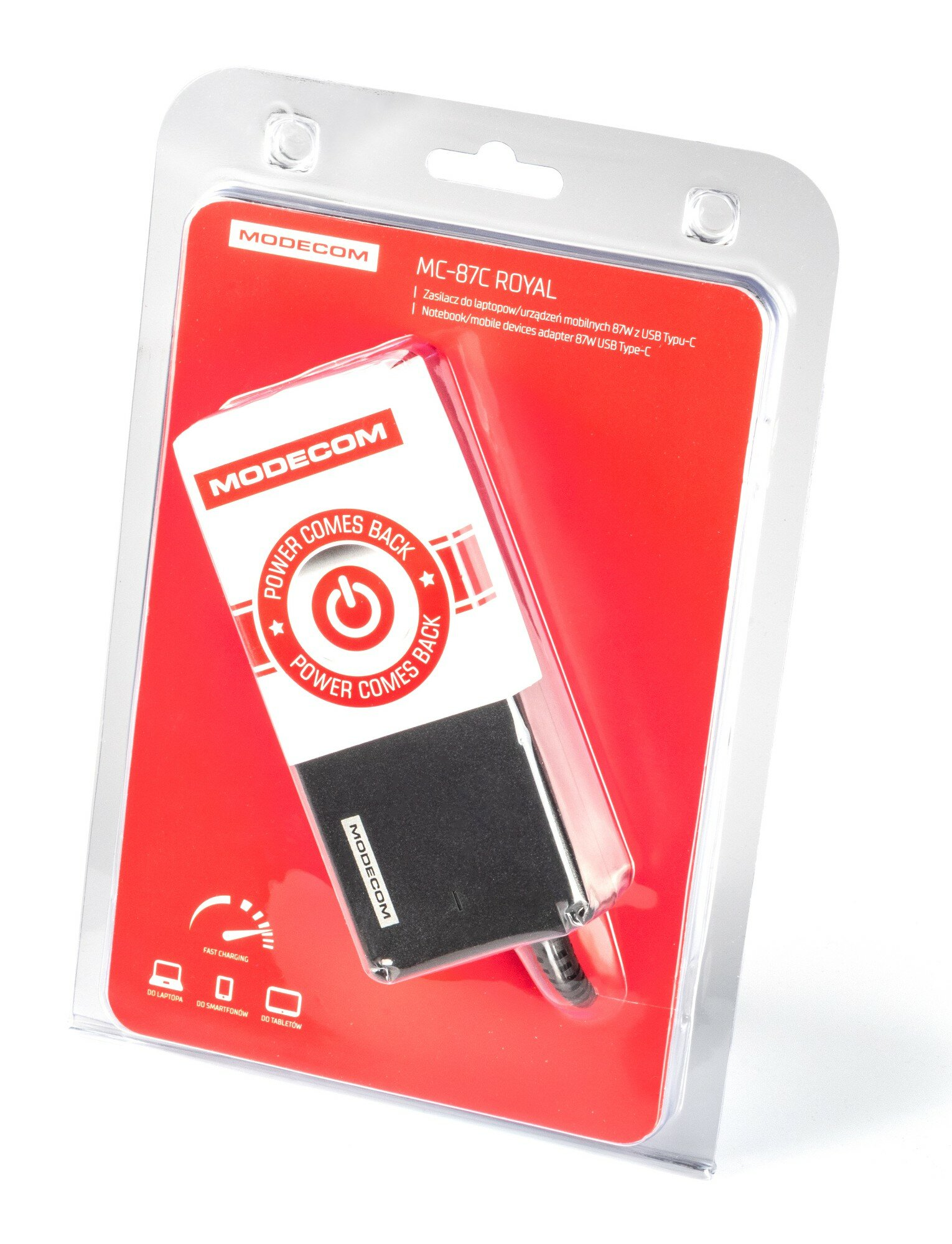 Opakowanie z białym i czarnym zasilaczem na czerwonym tle.