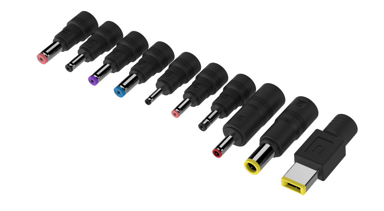 Zestaw czarnych wtyczek adaptera z końcówkami w różnych kolorach, obok adaptera USB-C.