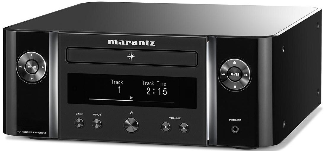Czarny odbiornik CD Marantz z wyświetlaczem, który pokazuje informacje o utworze i szczelinę na płyty CD.
