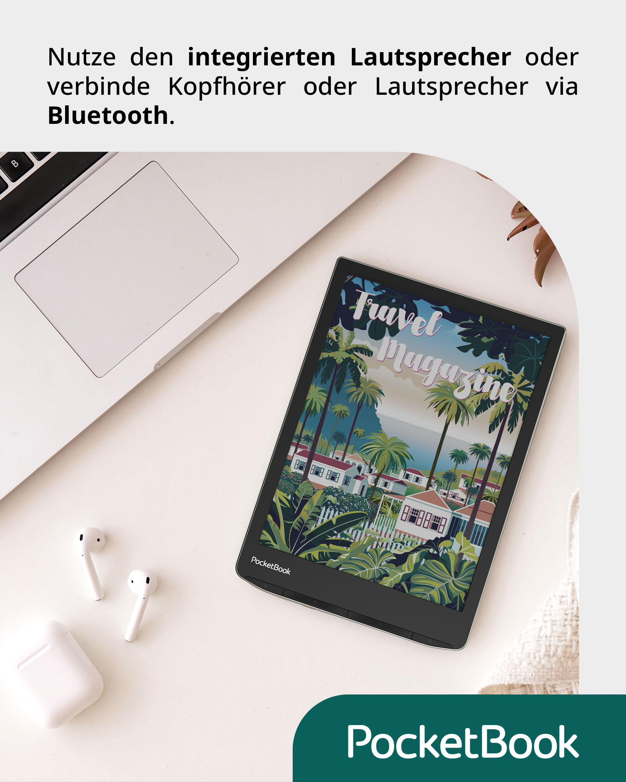 Ein Tablet mit einer Reisemagazin auf einer weißen Oberfläche, mit Kopfhörern und einem Laptop.