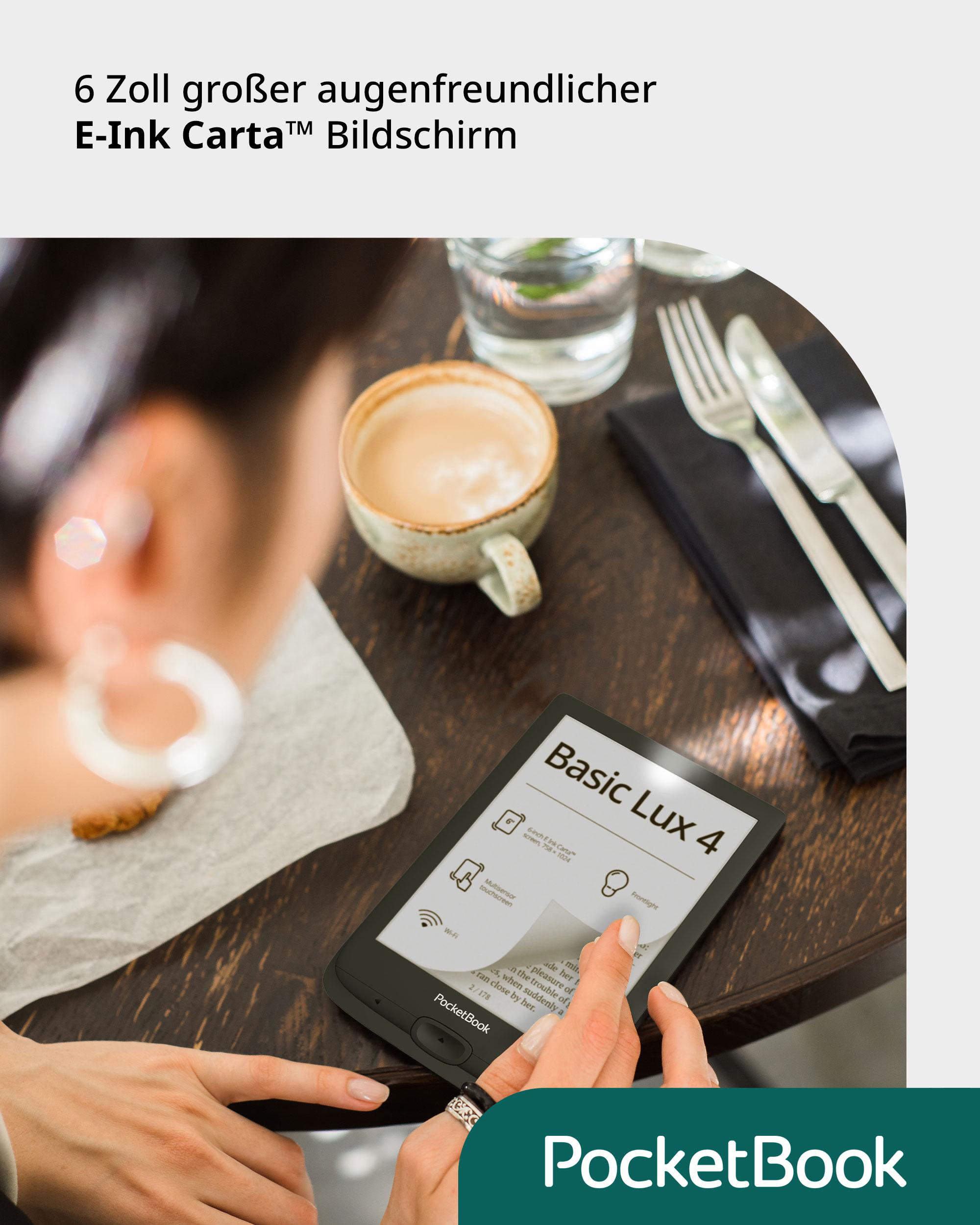 Person liest auf einem Reader, mit Kaffeetasse und sichtbarem Text.