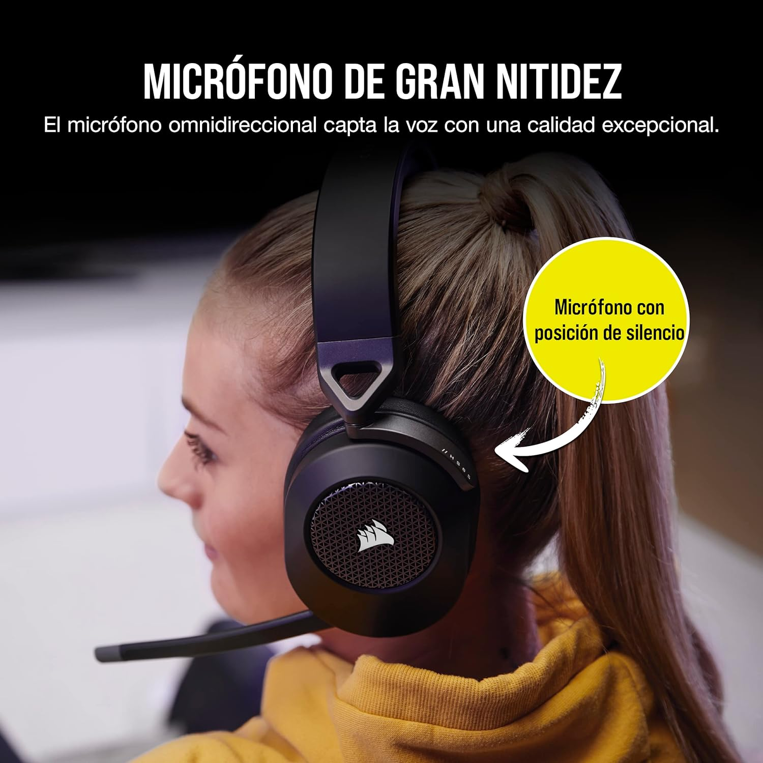 Un cargador USB negro con un puerto USB y USB-C.