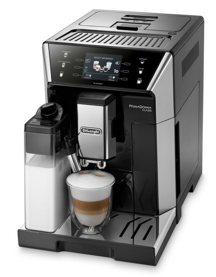 Ekspres do kawy DeLonghi PrimaDonna Class ze szklanką latte na białej powierzchni.