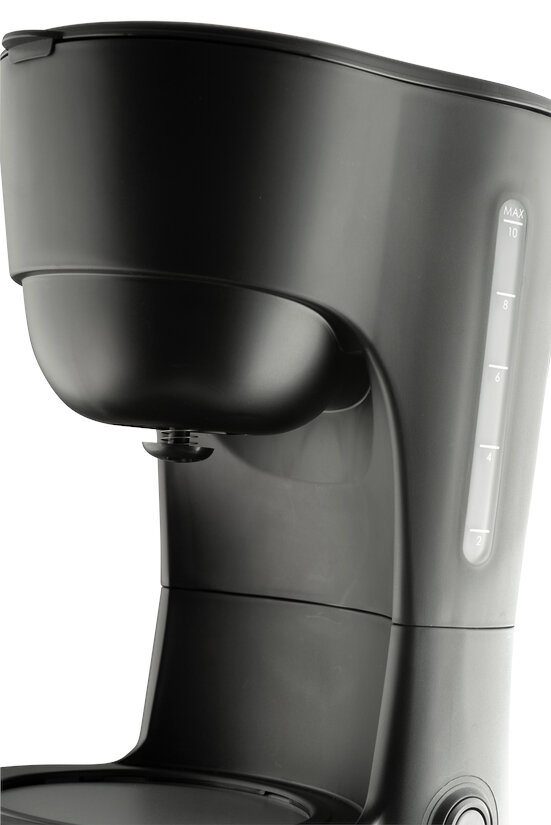 Zbliżenie czarnego ekspresu do kawy, pokazujące wskaźnik poziomu wody.