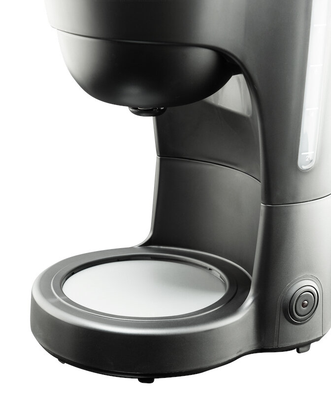 Szara maszyna do kawy, widok z boku, z czarnym blatem.