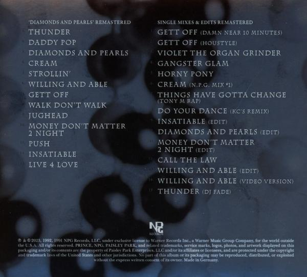 Ein CD-Cover mit Titellisten: Diamonds and Pearls, Cream, Gett Off und mehr. Lila Hintergrund.