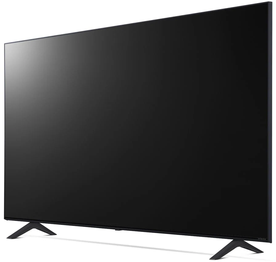 Egy nagy fekete síkképernyős TV állványon. A képernyő ki van kapcsolva, a háttér fehér.