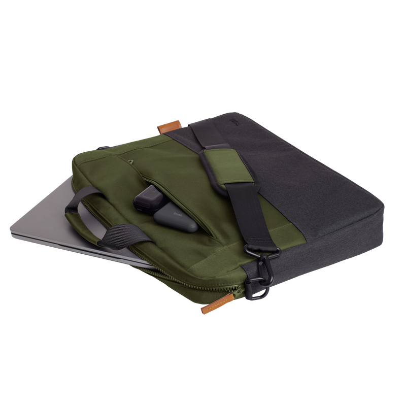 Egy zöld laptop táska egy laptop-al, kinyitva egy tabletet és kiegészítőket mutat.