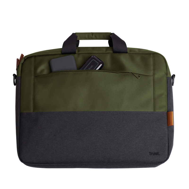 Zöld és szürke laptop táska, egy zsebbel, amely egy fekete hordozható töltőt és egy trackert tartalmaz.