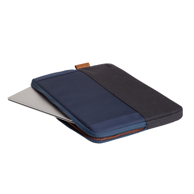 Laptop tok, felül kék, alul szürke. A laptop részben látható.