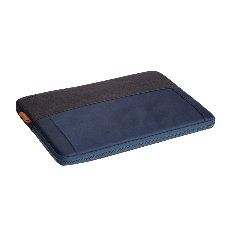 Sötétszürke és kék laptop tok fekete háttéren.