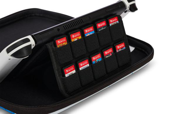 Nintendo Switch mit Spielkassetten in einem Etui. Schwarzes Etui, rote Spielkassetten.