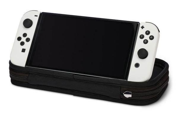 Eine weiße Nintendo Switch-Konsole in einem schwarzen Etui mit Reißverschluss.