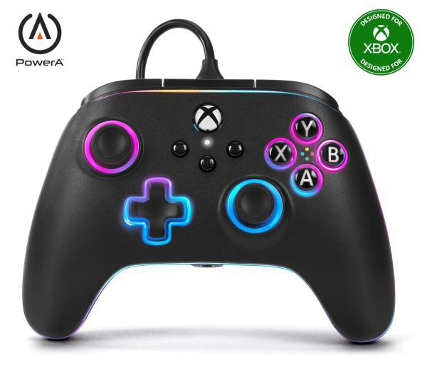 Schwarzer PowerA Xbox-Controller mit farbigen, beleuchteten Tasten. Er ist für Xbox-Konsolen konzipiert.