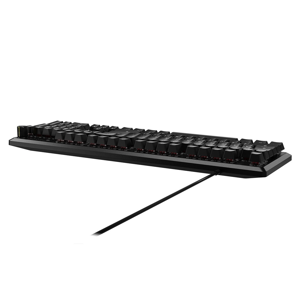 Teclado mecánico negro con interruptores rojos y cable.