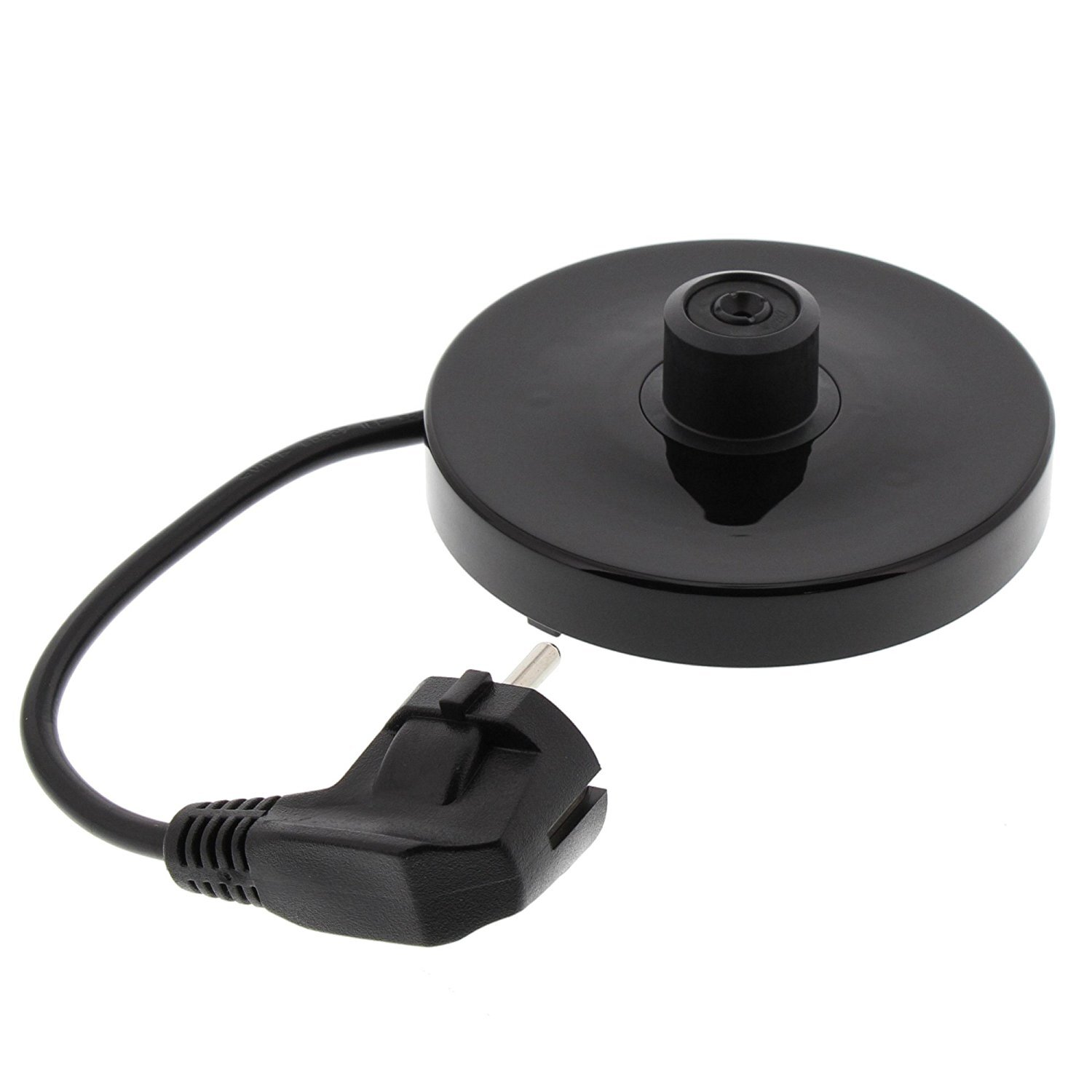 Czarna podstawa czajnika elektrycznego z czarnym kablem i wtyczką. Białe tło. Podstawa jest okrągła.