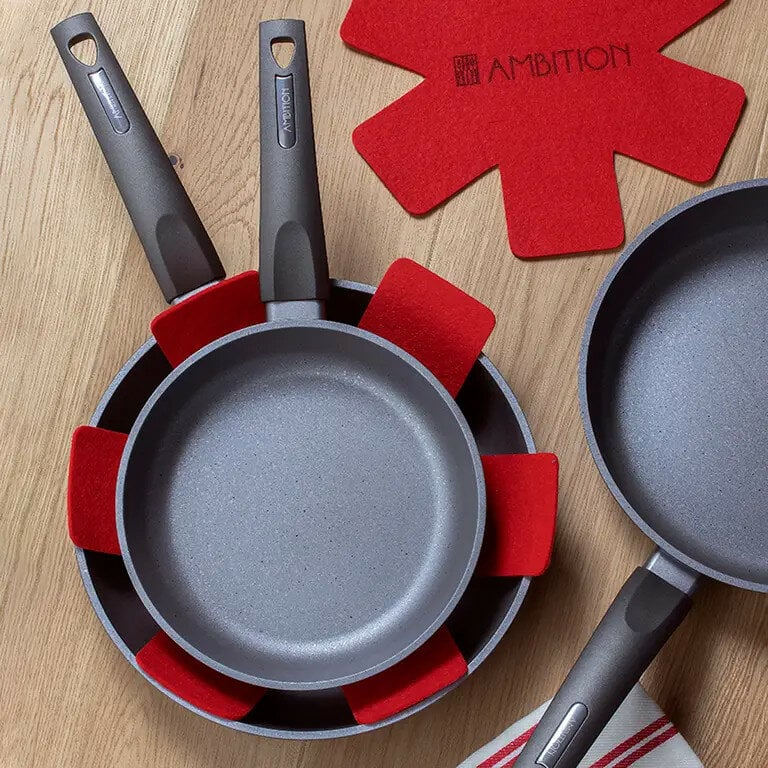 Patelnia AMBITION Magnat Gray 24cm z filcową przekładką ochronną