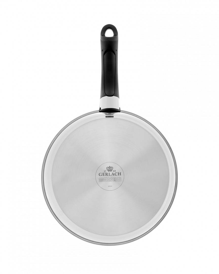 Patelnia ze stali nierdzewnej, widok od spodu, czarny uchwyt i szczegóły logo marki.