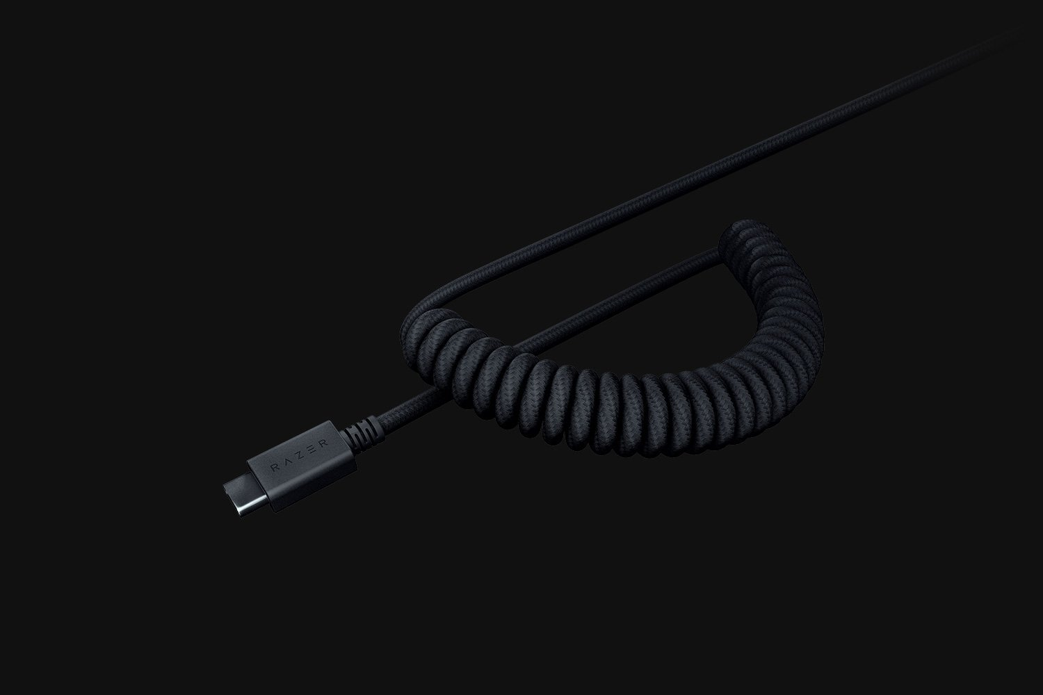 Czarny, zwinięty kabel z wtyczką USB-C z etykietą 'RAZER'.