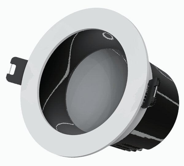 Wpuszczana lampa sufitowa z białą obwódką i czarnym wnętrzem, perspektywa kątowa.