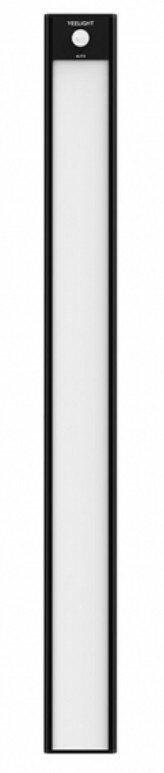 Długi, czarny pasek świetlny LED z białym paskiem świetlnym i czujnikiem ruchu na górze.