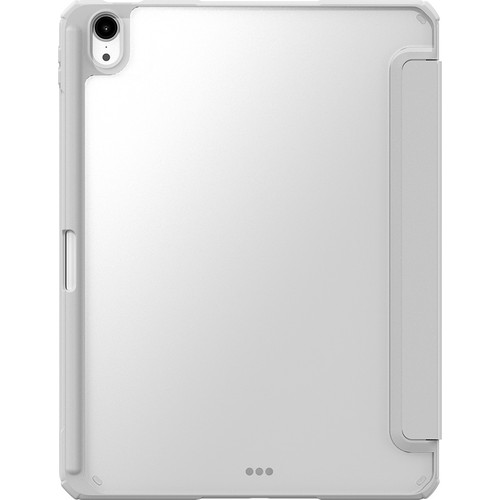 Kapalı, kamera deliği ve altta üç nokta bulunan beyaz bir iPad kılıfı. Koruyucu bir kılıftır.