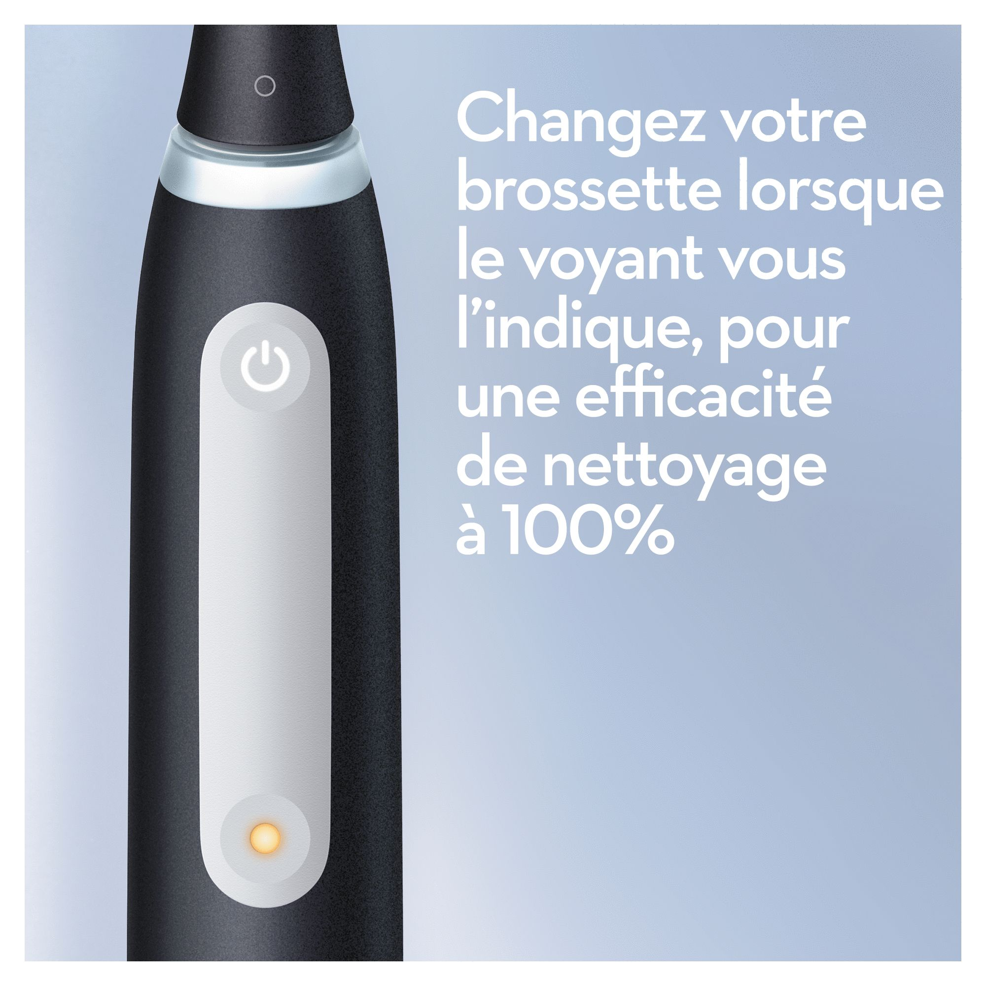 Gros plan sur des bactéries microscopiques bleues et roses. Le texte dit, élimine les bactéries au contact.