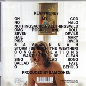 Albumcover mit Text, einem Porträt und einem Barcode.