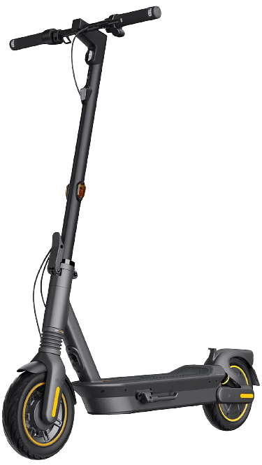 Ein schwarz-grauer Elektroroller mit gelben Akzenten, isoliert auf schwarzem Hintergrund.