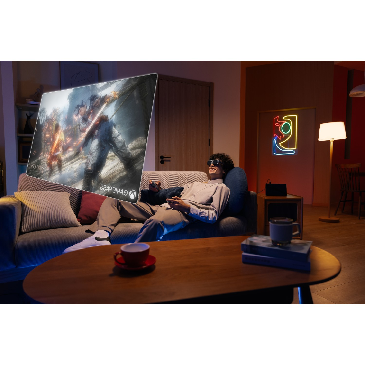 Homme portant des lunettes 3D regardant un jeu sur une grande TV.