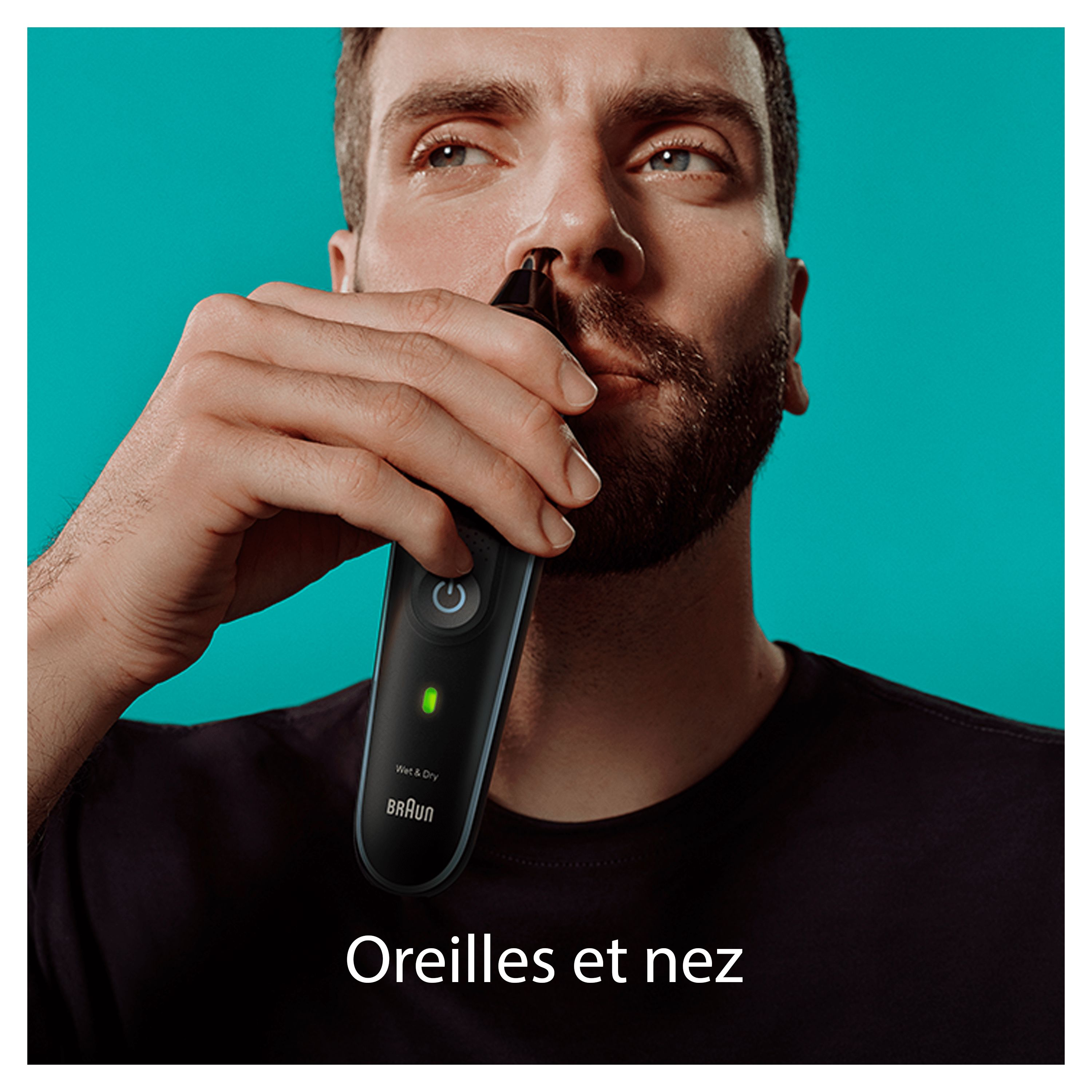 Homme utilisant tondeuse, gros plan, fond teal.