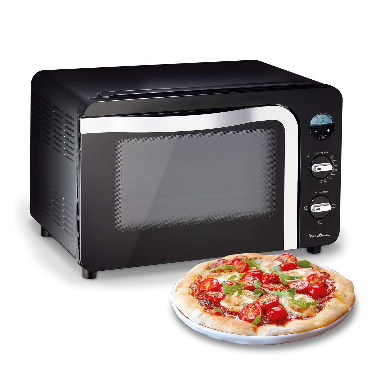 Een zwarte oven met een pizza op een bord ervoor.