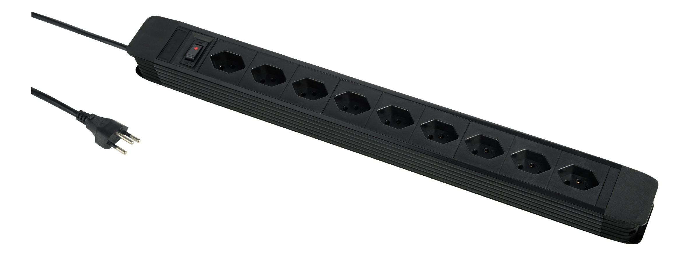 Eine schwarze Steckdosenleiste mit mehreren Steckdosen und Stecker.