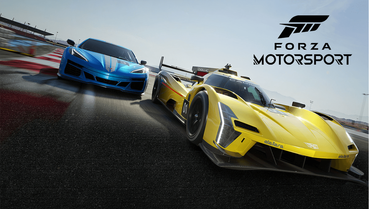 Zwei Rennwagen auf einer Rennstrecke, einer blau, einer gelb, mit dem Forza Motorsport Logo.