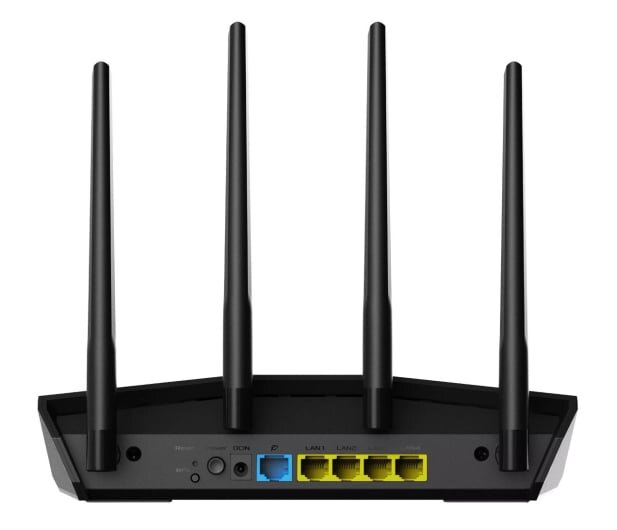 Czarny router z czterema antenami, widok z tyłu. Widoczne porty i przyciski.