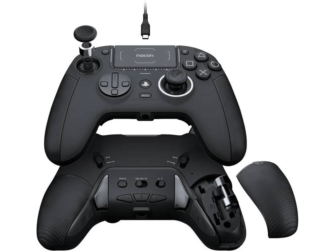 Mando PS4 Nacon negro, desmontado, mostrando botones, joysticks y un micrófono.