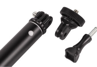 Czarne akcesoria GoPro: kij do selfie, mocowanie i pokrętło.