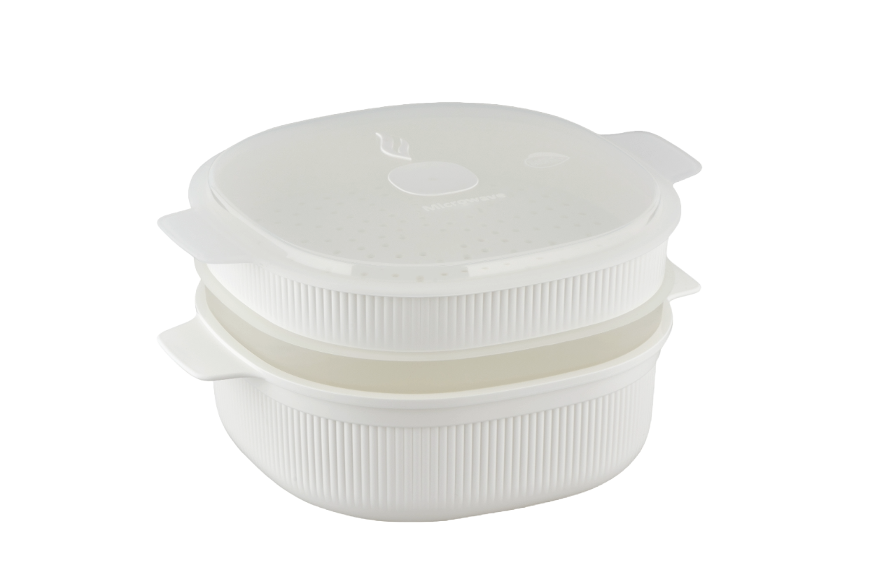 Vaporera blanca con tapa. Tiene un diseño acanalado y dos asas.