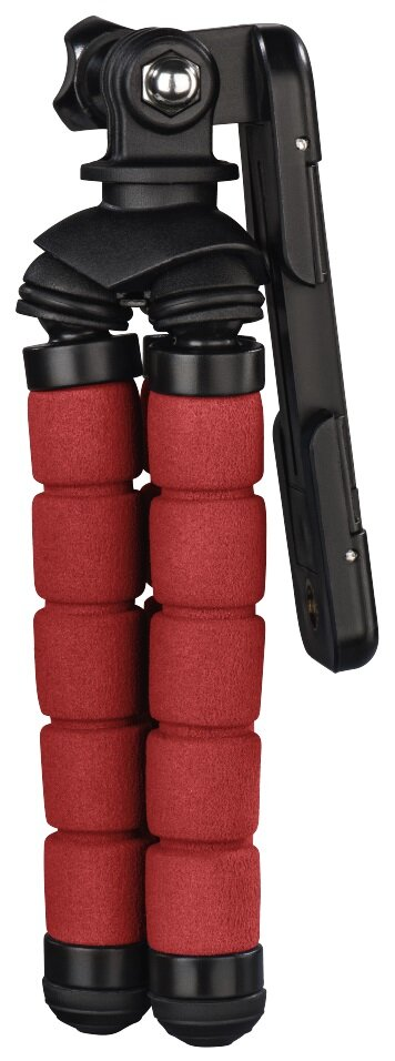 Osoba trzymająca biały aparat Polaroid w czerwonym etui.