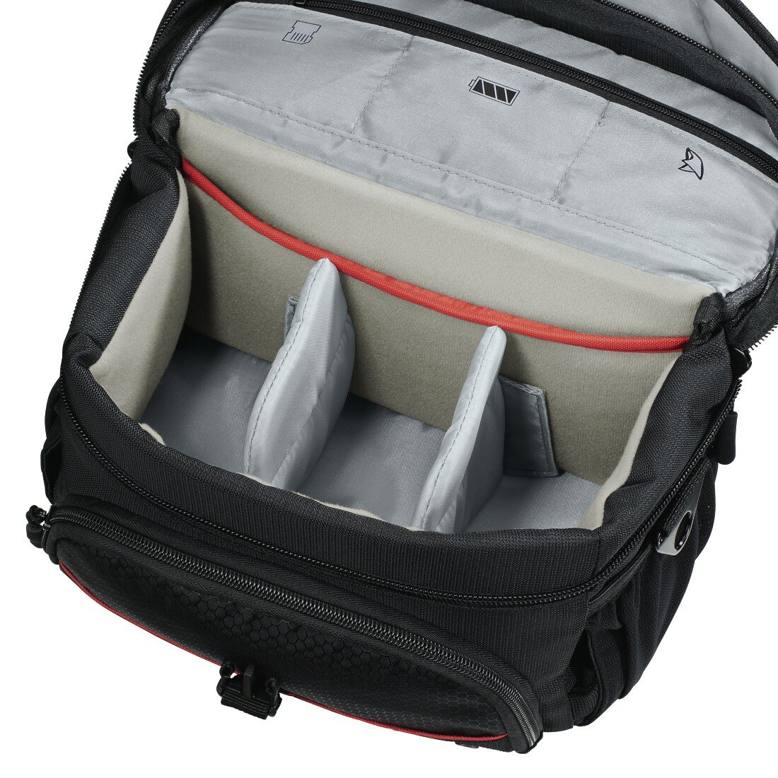 Czarna torba na aparat, otwarta, z widocznymi w środku przegrodami.