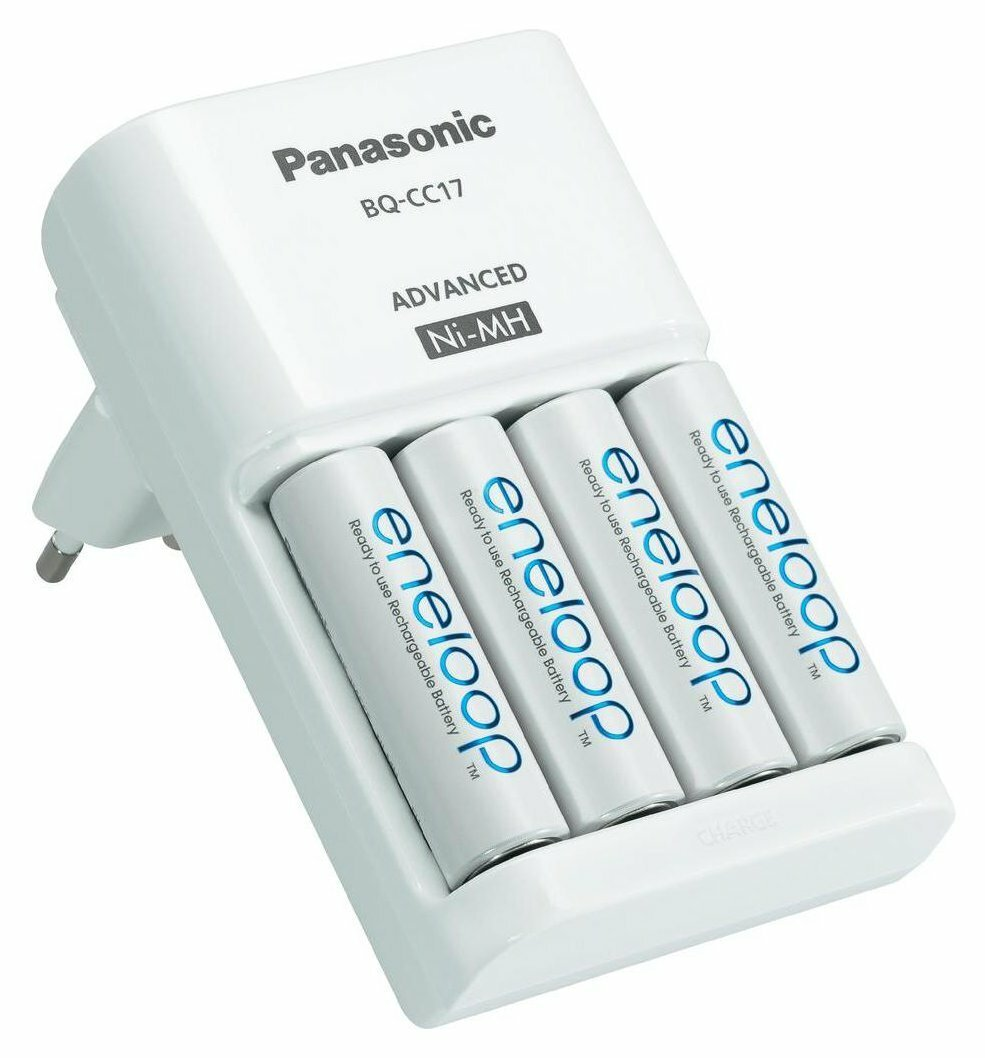 Biała ładowarka Panasonic z czterema bateriami eneloop.