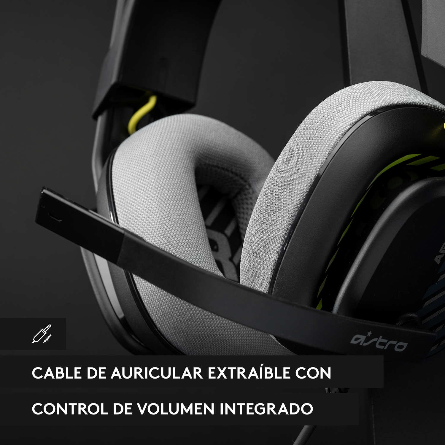 Auriculares para juegos Astro, negros con orejeras grises y micrófono, con texto.