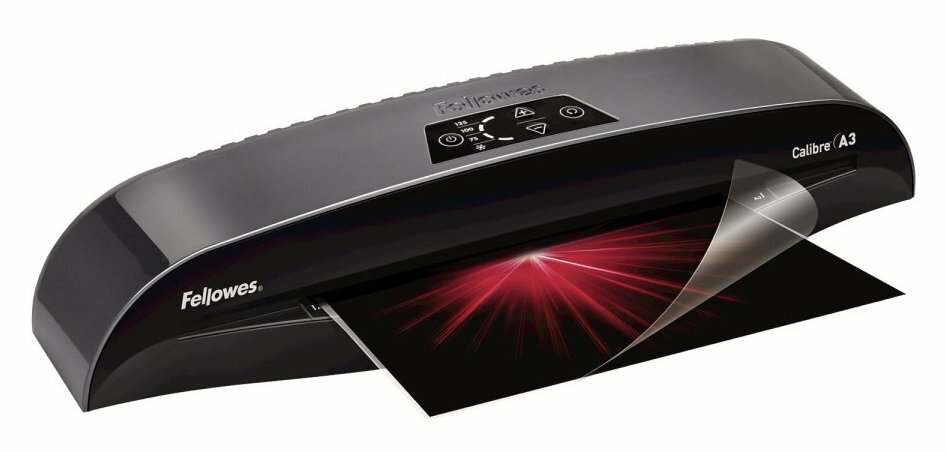 Czarny laminator. Pojawia się dokument, pokazujący czerwony wzór światła.