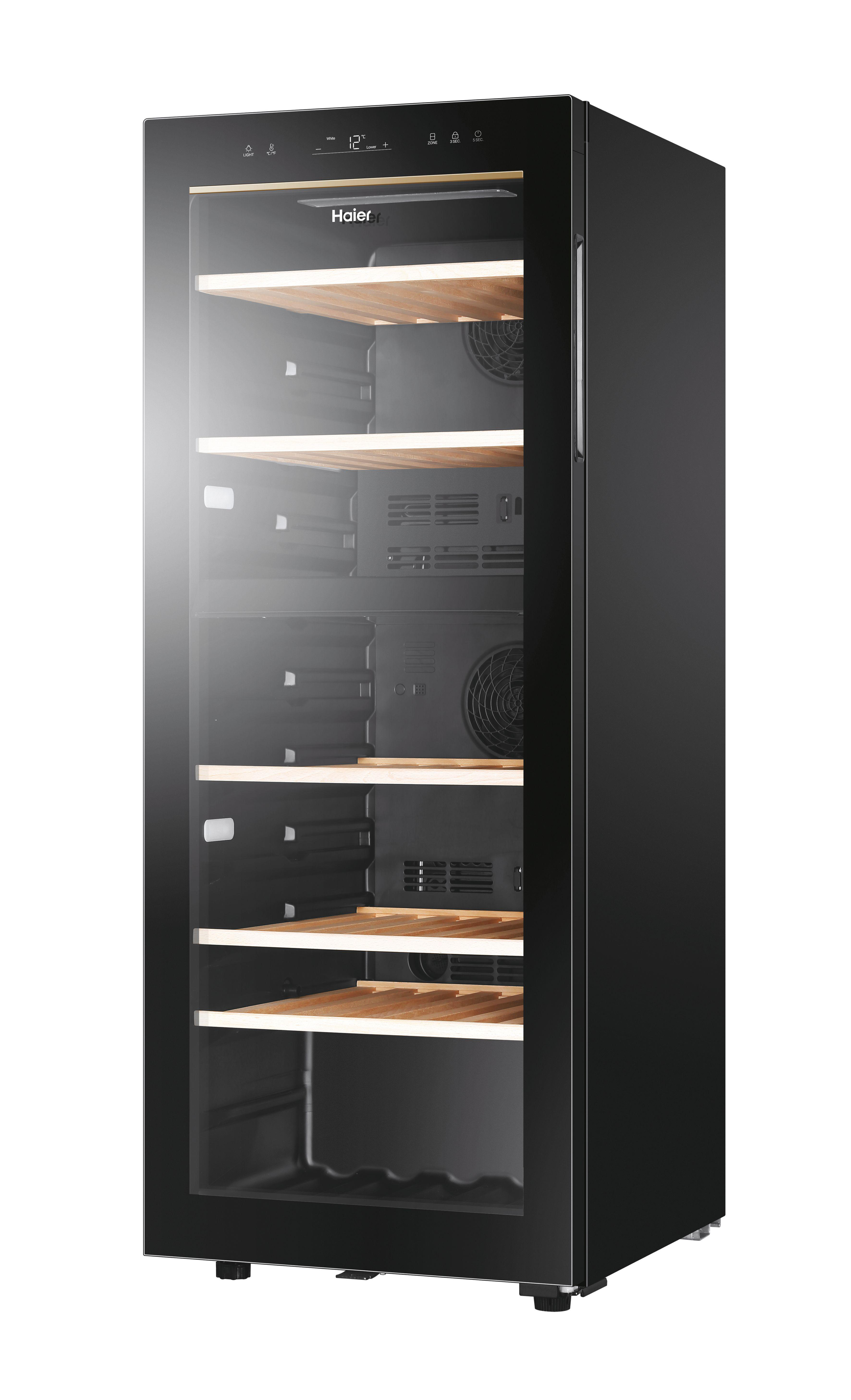 Schwarzer Weinkühler mit Glastür. Zeigt Regale mit Flaschen und Ventilator.