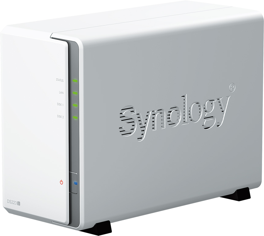Un serveur NAS Synology blanc avec des voyants d'état et le nom de la marque sur fond blanc.
