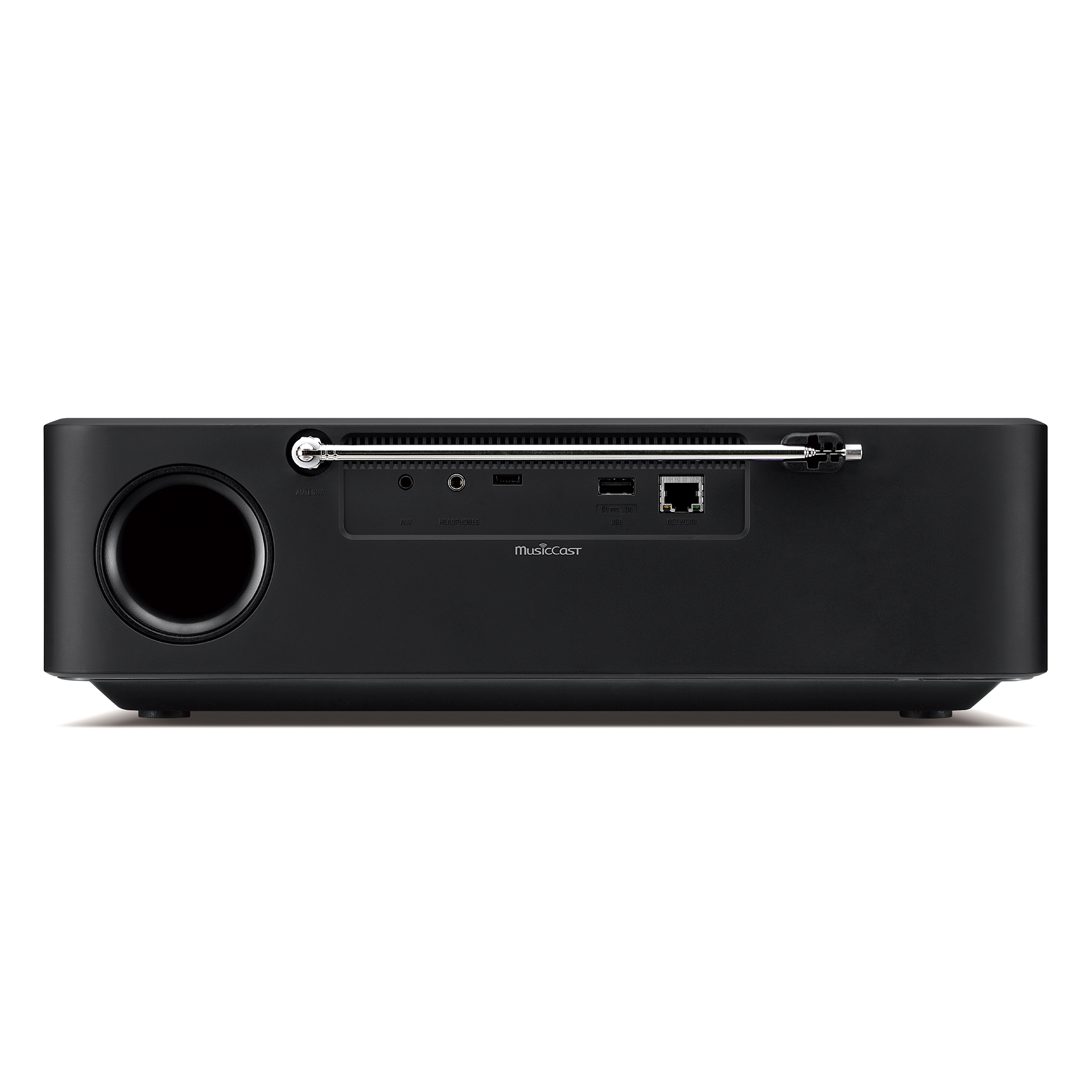 Rückseite eines schwarzen MusicCast-Lautsprechers. Er hat einen Subwoofer und verschiedene Eingänge.