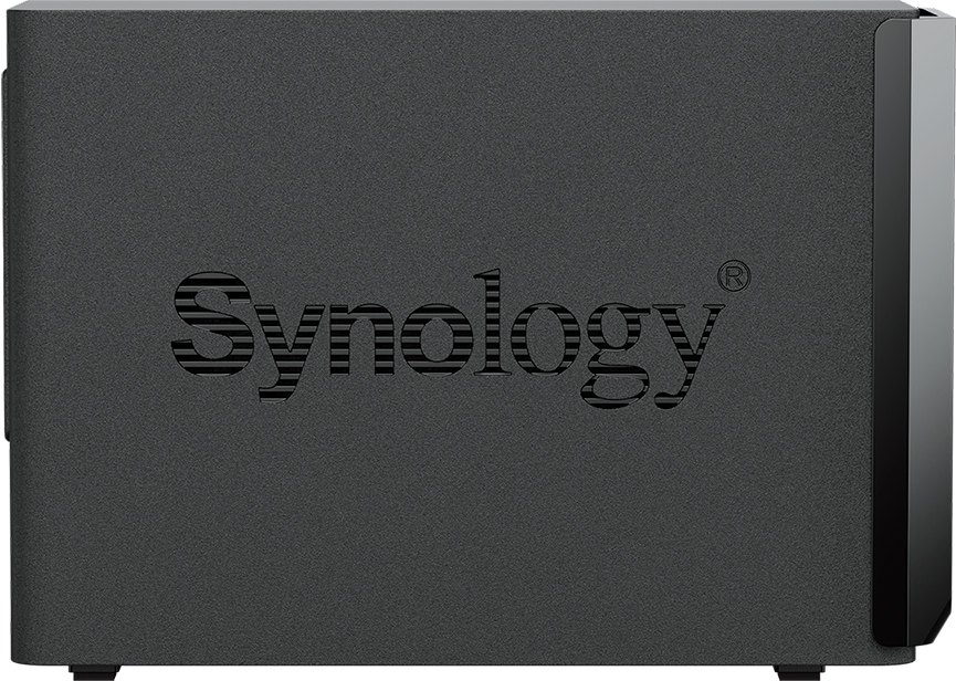 Un disco rigido Synology nero. Ha il logo Synology sul davanti.